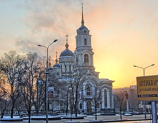 ドネツィク(Donetsk)/(Донецька)の街並み/Holy Transfiguration Cathedral - the largest church near Donetsk